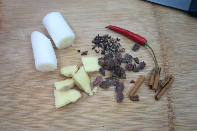 做肘子用冷水还是热水煮呢