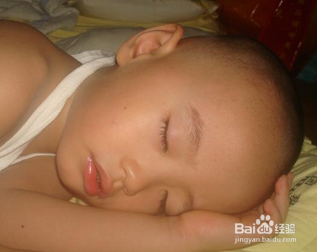 趴桌午睡的坏处