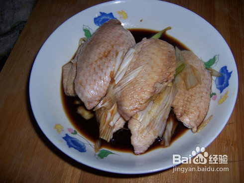 香喷喷的烤鸡翅