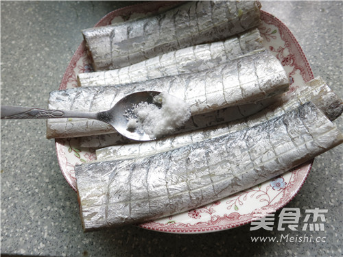 煎烤带鱼的做法