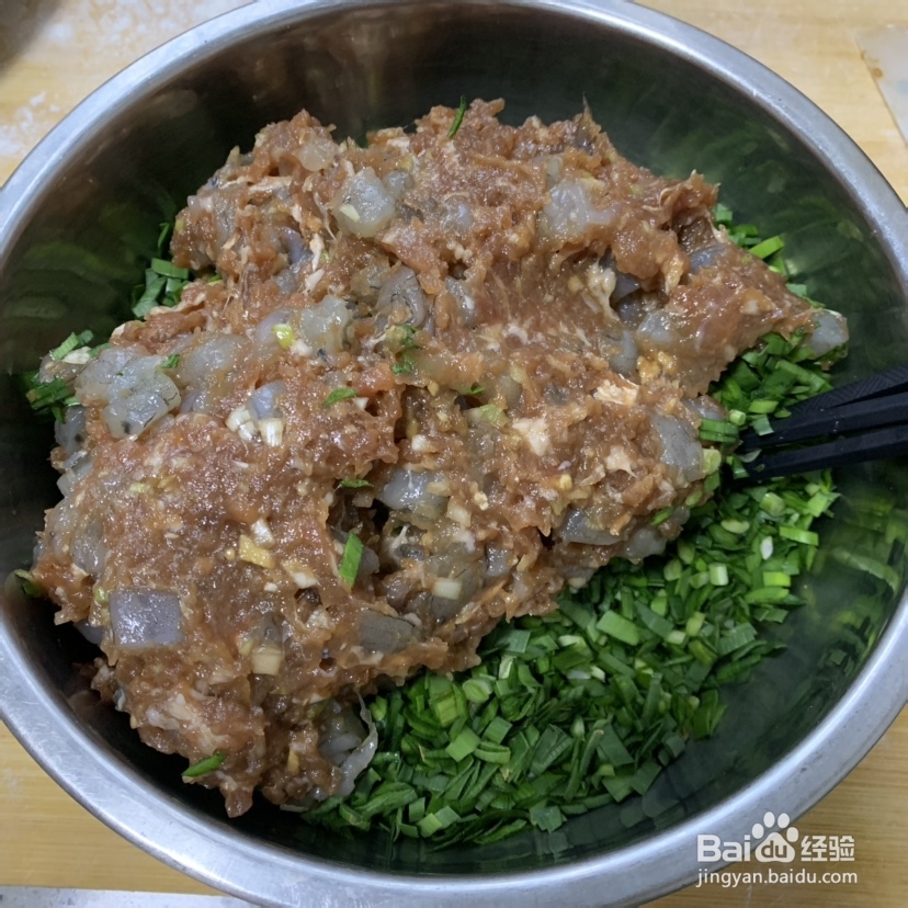 再简单不过的韭菜鲜肉虾仁水饺