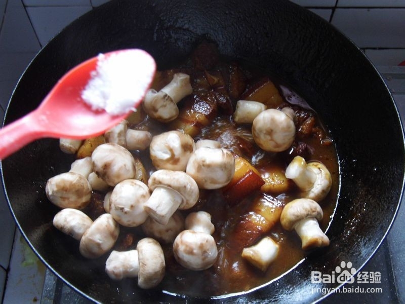 天凉了，吃点肉肉好过冬------口蘑红烧肉