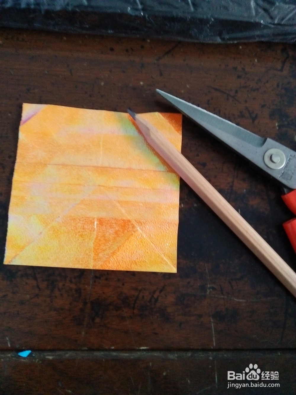 如何用纸剪简单的小萝莉头像