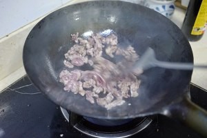 杭椒大葱爆驴肉