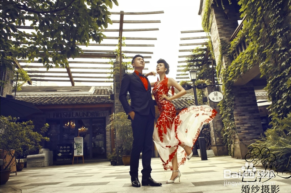 如何选择性价高婚纱礼服