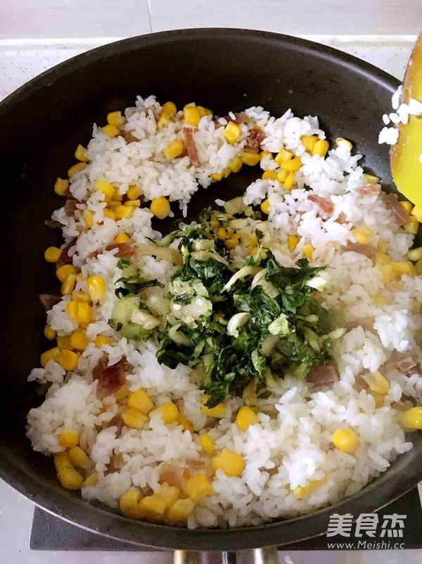 香肠玉米青菜炒饭