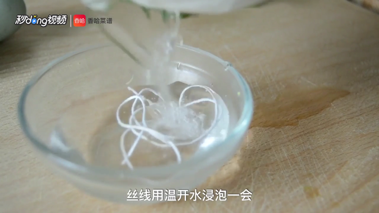 如何切松花蛋不粘刀