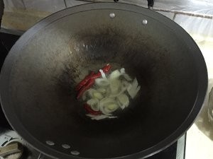 炒鸡腿肉的家常做法