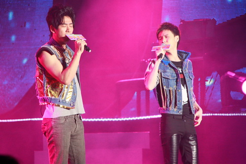 歌词 回头看 不曾走远 这首歌叫什么