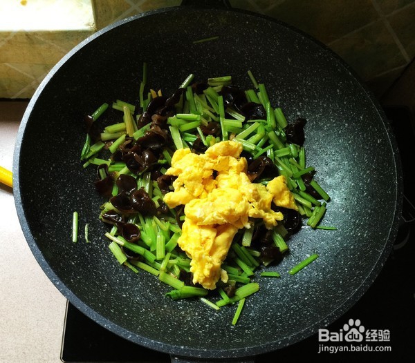 芹菜黑木耳炒鸡蛋做法