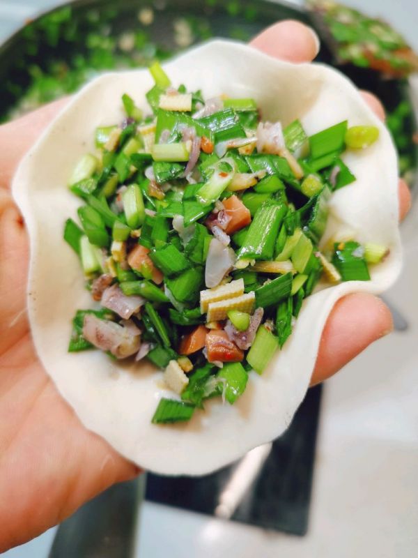 韭菜小墨鱼虾皮水煎包