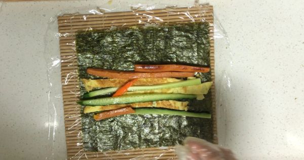 两款简单黄瓜海苔寿司卷