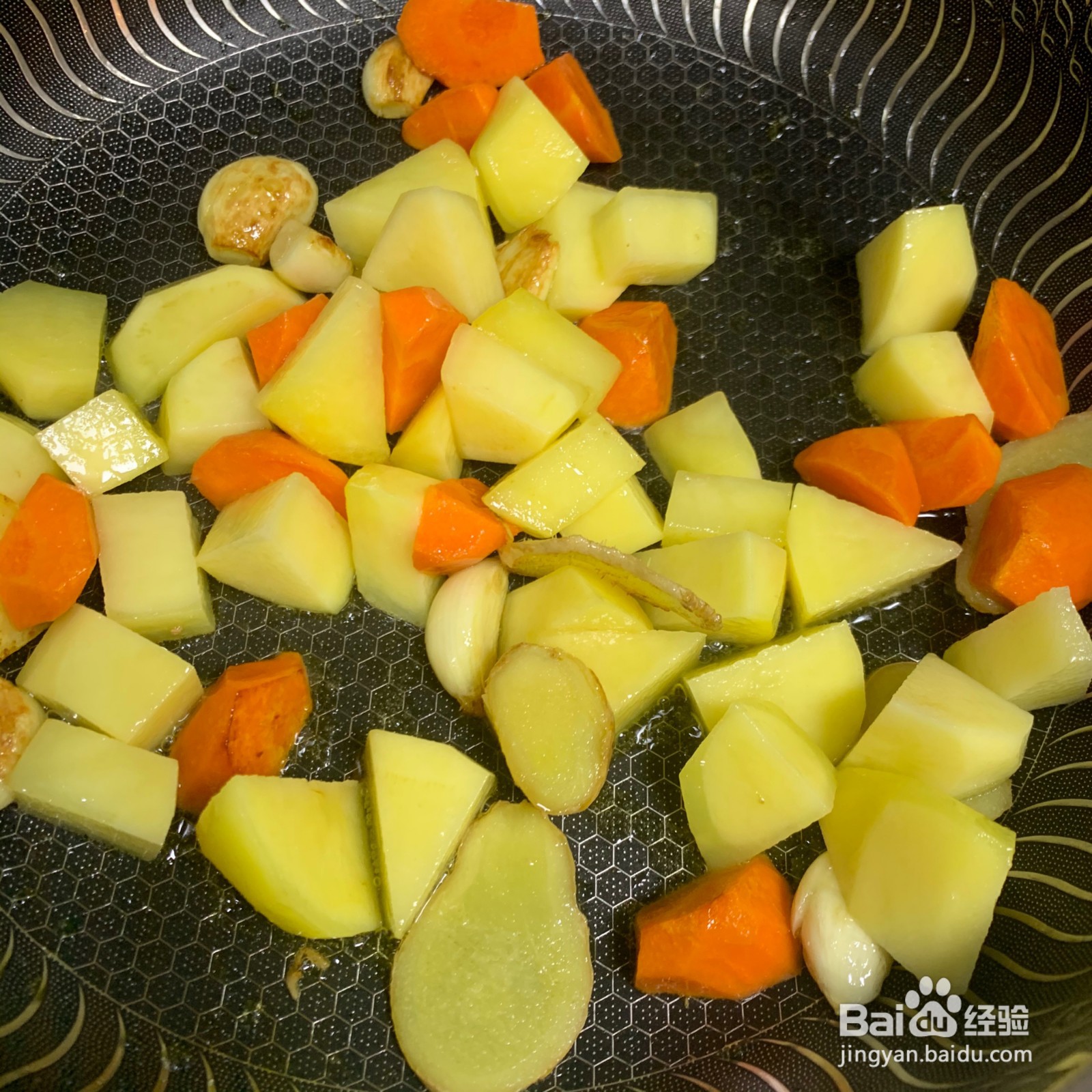 土豆炖鸡块的做法