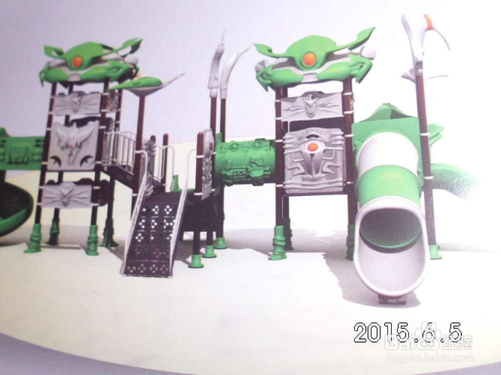 小小班幼儿玩玩具时的安全隐患