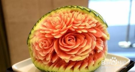 如何挑选西瓜以及吃西瓜的好坏处及妙用