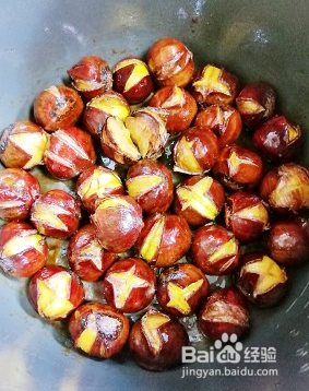 超快手的电饭锅烤栗子