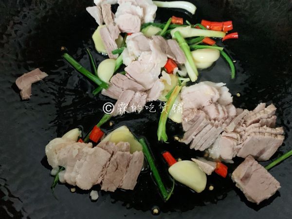 干锅花菜炒五花肉