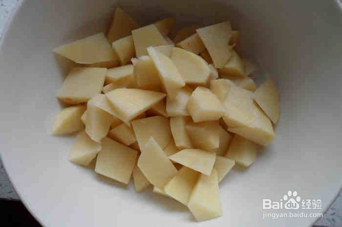 土豆香菇炖鸡肉的做法