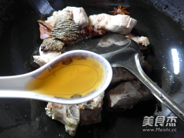 圆素鸡烧龙骨