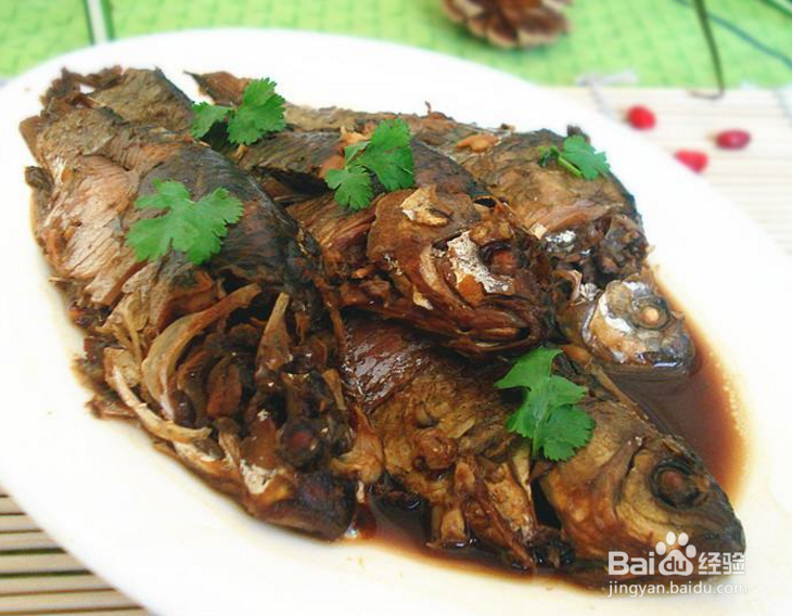 酥鲫鱼的做法