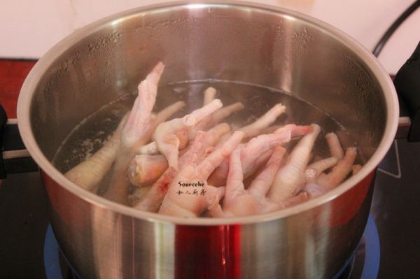眉豆花生煲鸡爪