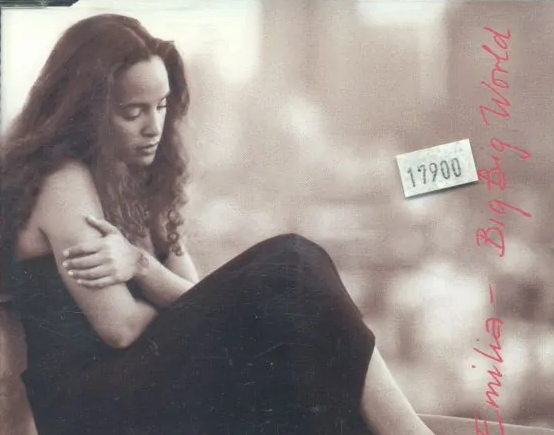 《big big world》的歌词中文翻译是什么