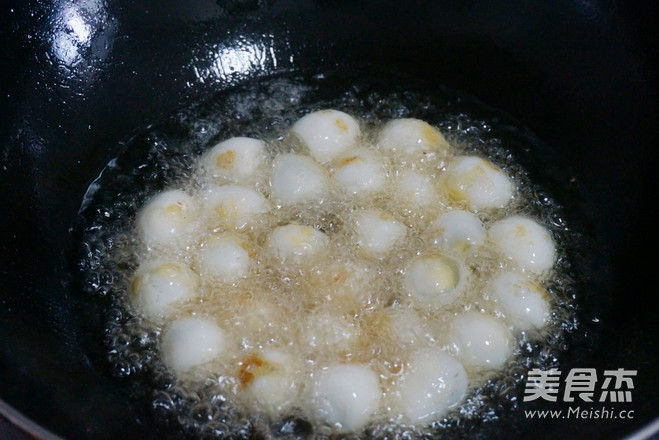 鱼香鹌鹑蛋的做法