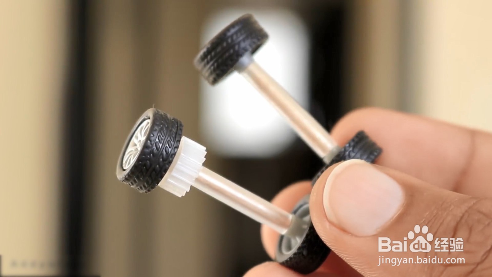 教你一分钟做电动玩具车，家里有小孩一定要做！