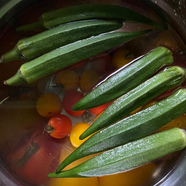 青花椒盐风味三文鱼蔬菜沙拉空气炸