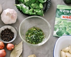 怎么做蒜香罗勒炖牛尾