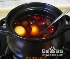怎么做红枣桂圆煮鸡蛋甜汤。