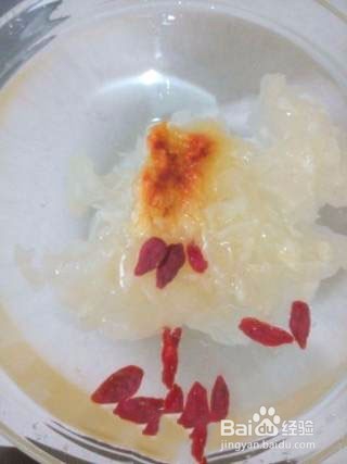暖心的绿豆银耳糖水