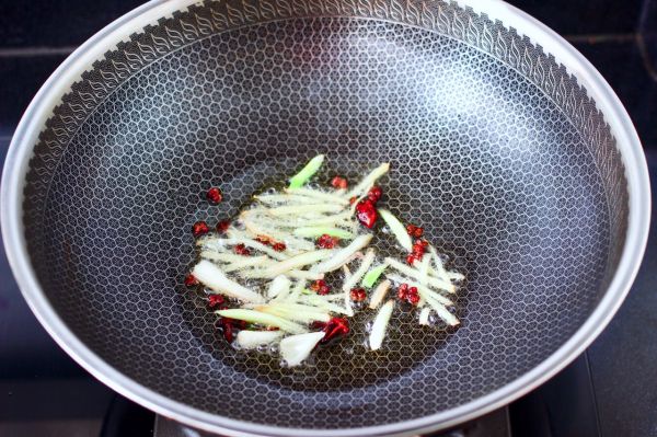 酸汤番茄海鲶鱼