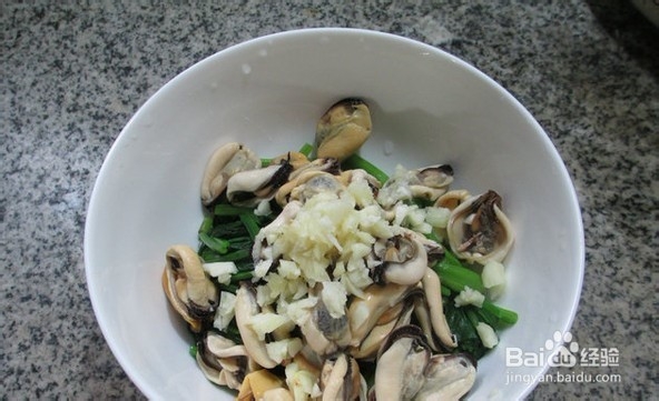 菠菜拌淡菜的做法
