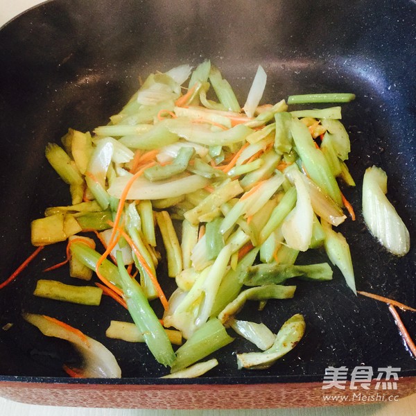 香芹鸡肉的做法
