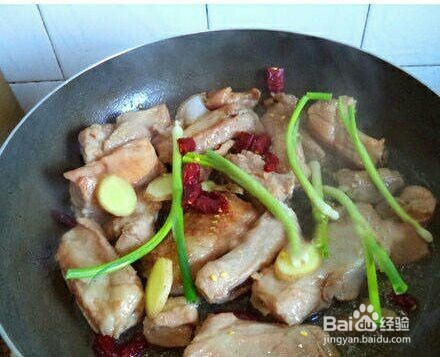 学做蒜香辣排骨