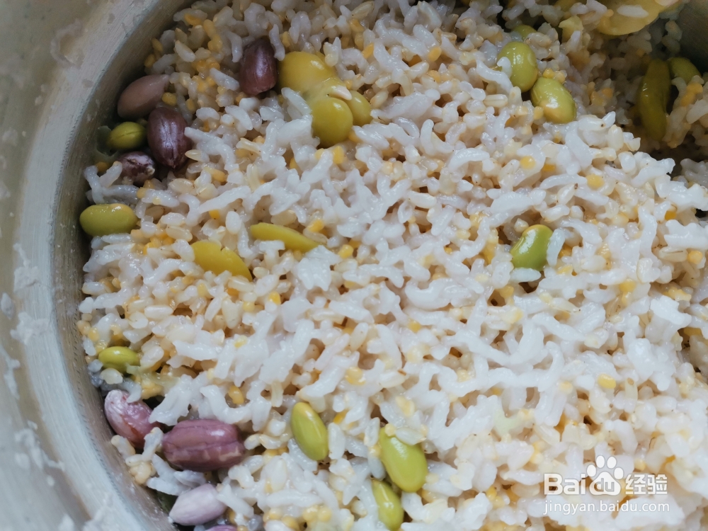 做出入味的双色杂豆糙米饭团