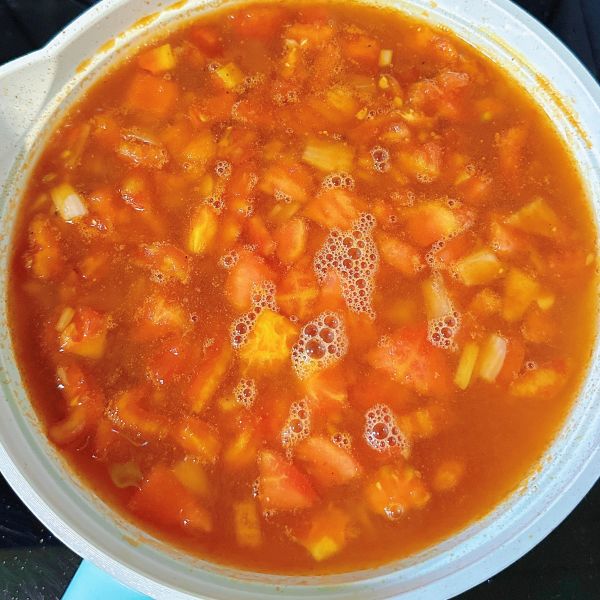 茄汁三文鱼荞麦面