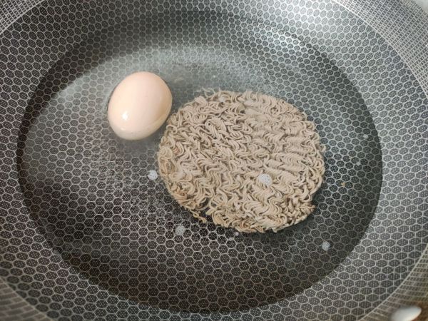 捞汁虾尾荞麦面