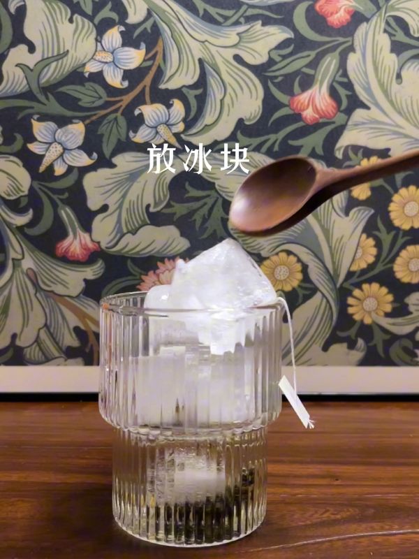 蜜桃乌龙气泡水