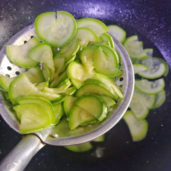 低脂低热清爽凉拌西葫芦