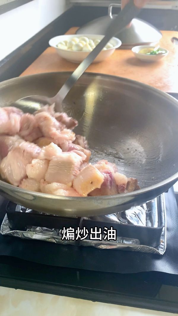 红烧肉炖鹌鹑蛋