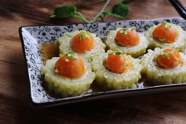 咸蛋黄肉末酿苦瓜