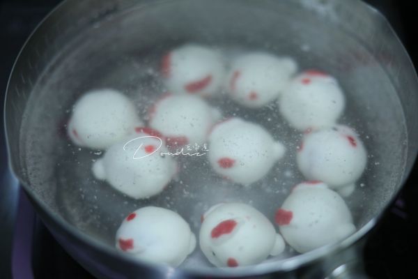 小白兔豆沙汤圆