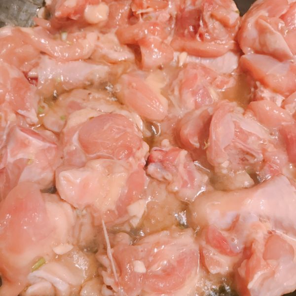 鲜味酱香鸡腿煲