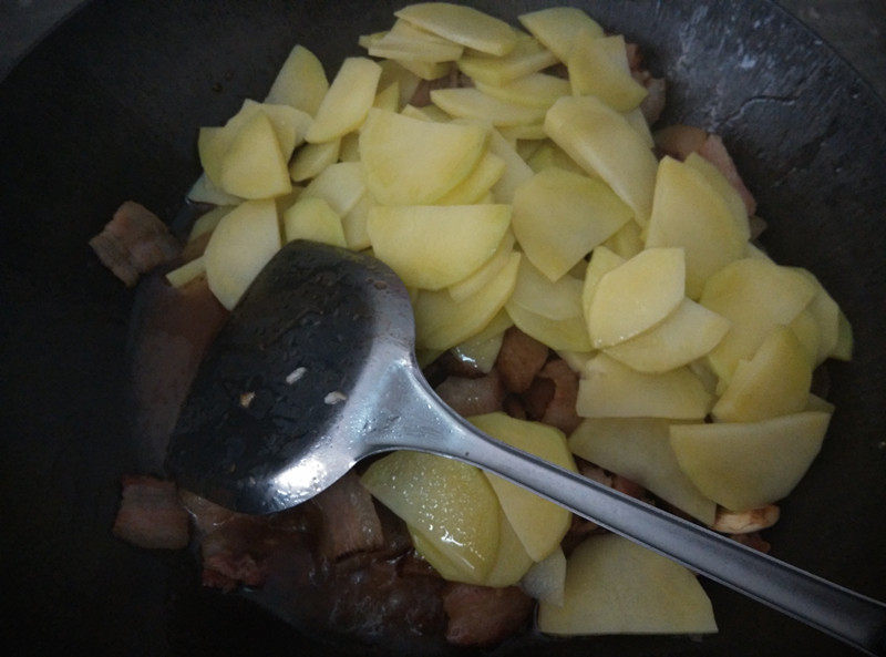 土豆片炒腊肉居然还有这种功效!