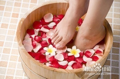 热水泡脚的利与弊