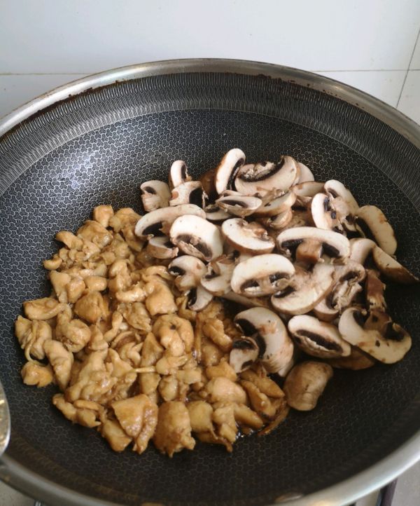 黑椒蒜香鸡肉蘑菇