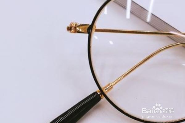 眼镜一边高一边低怎么调