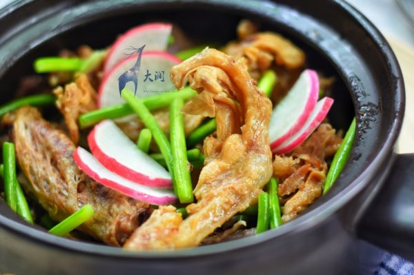 蒜台干锅鸭掌#食光社干锅鸭#